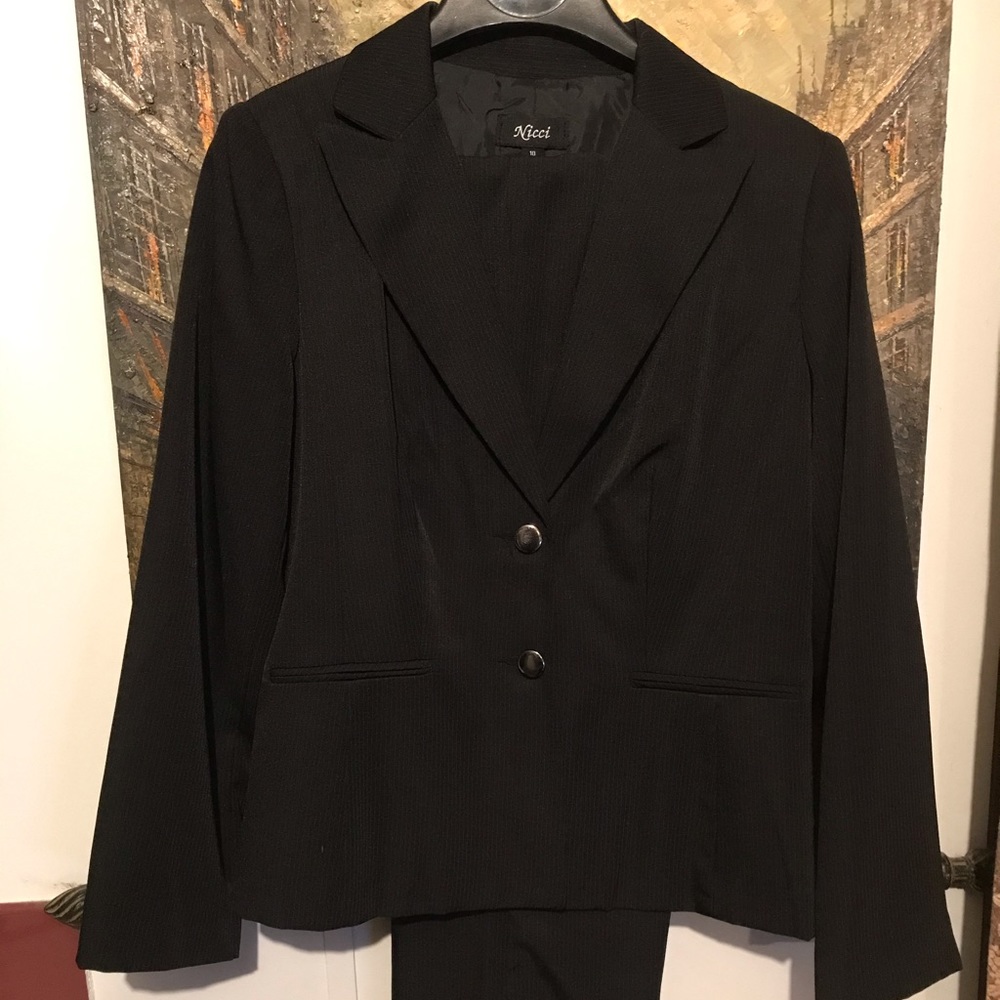 Nicci Woman’s suit